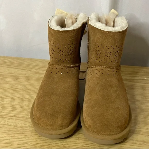 Ugg boots Dae Sunshine Perf women’s 7 brown bootie ribbon - Picture 4 of 10